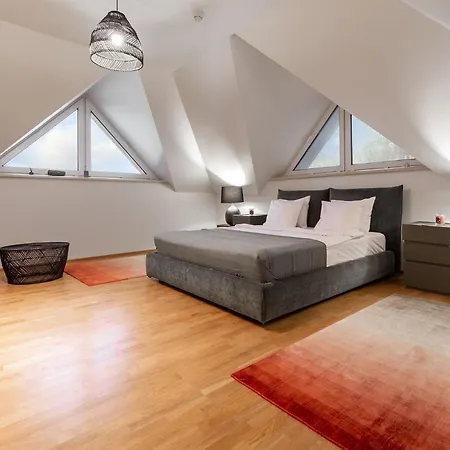 Villa Luxury With 6 Bedrooms & Pool Etc