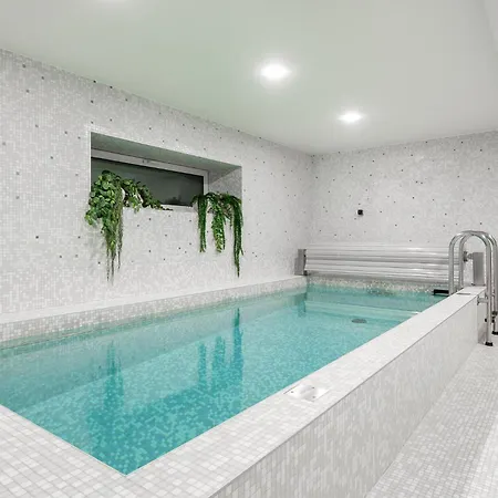 Villa Luxury With 6 Bedrooms & Pool Etc *