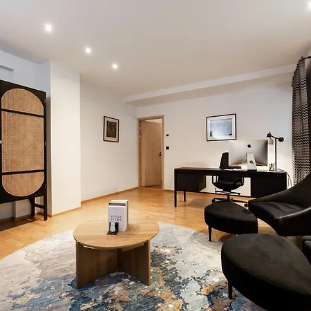 Luxury With 6 Bedrooms & Pool Etc