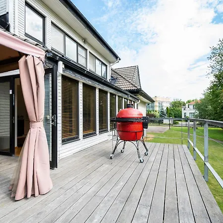 Luxury With 6 Bedrooms & Pool Etc 빌라 탈린