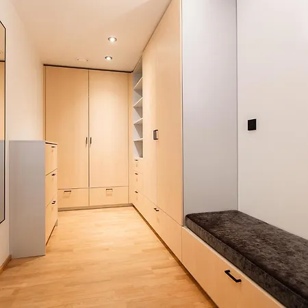 Luxury With 6 Bedrooms & Pool Etc ヴィラ タリン