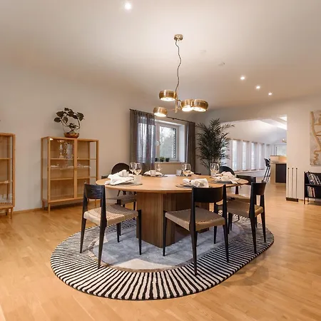 Luxury With 6 Bedrooms & Pool Etc * タリン