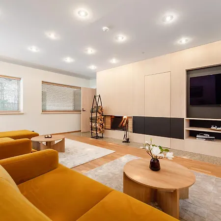Vila Luxury With 6 Bedrooms & Pool Etc *